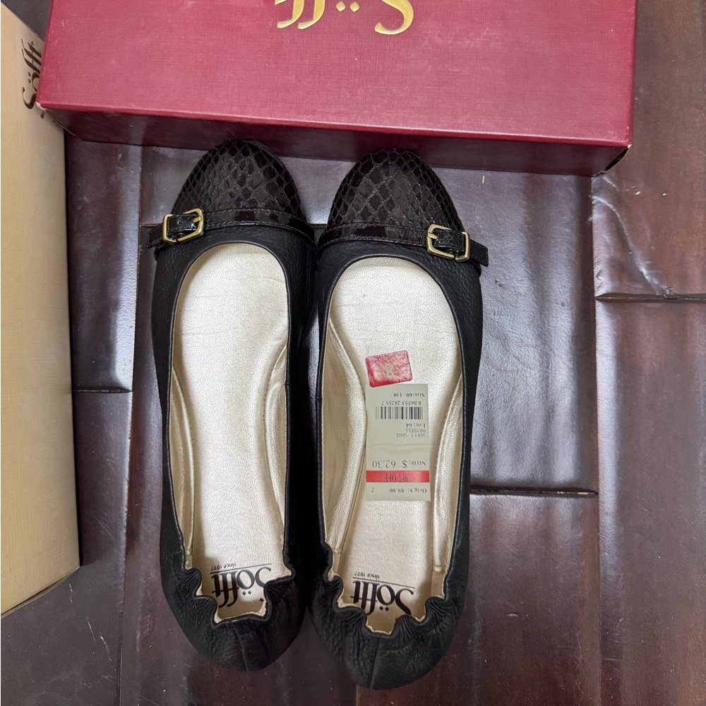 Sofft Women's Black Textured Flats